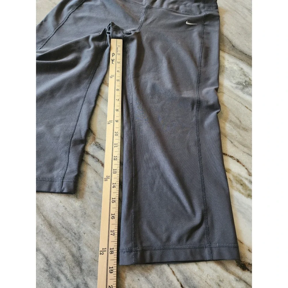 Nike Dri-FIT Womens Gray Capri Athletic Pants Wide Leg Crop Yoga Size M